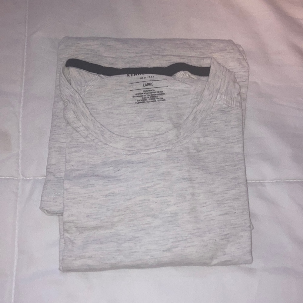 Kenneth Cole T-Shirt Medium